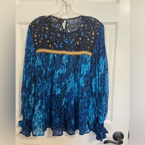 Elegant Blue Patterned Blouse
